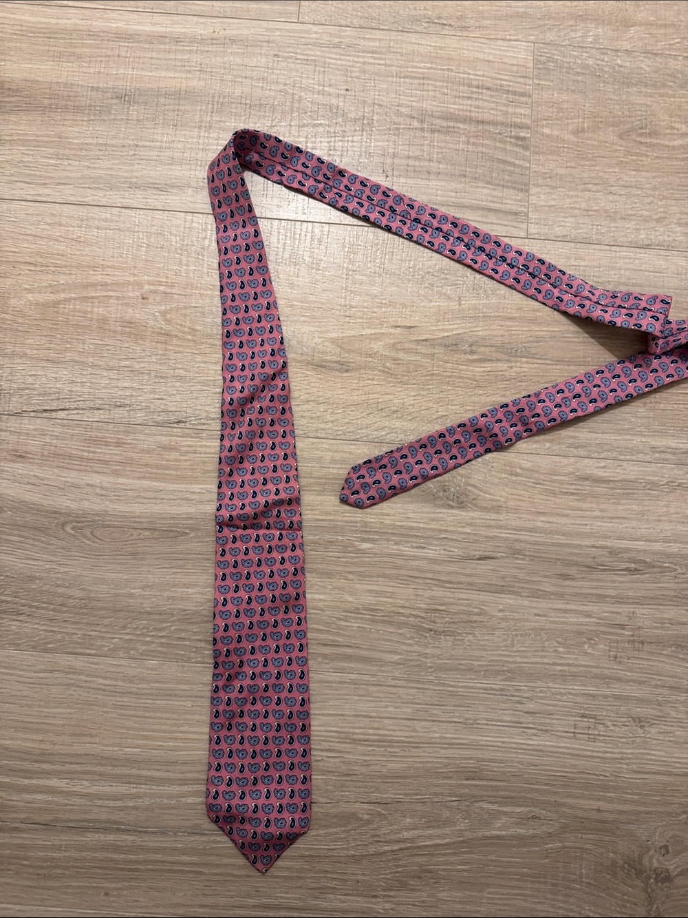 Brooks Beothers - Pink Paisley Silk Necktie - Men's Accessory